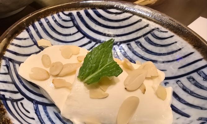 原神攻略（了解杏仁豆腐的制作方法、属性和用途，助你在原神中取得优势）